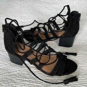 Madden Girl strappy black sandals with tassels and chunky heel 7